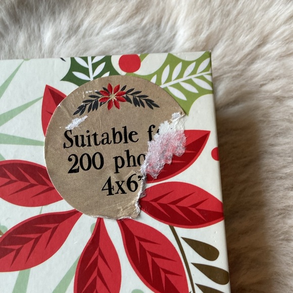 Paper chase Christmas gift photo album fits 200 4x6” photos poinsettia holiday - Picture 3 of 9